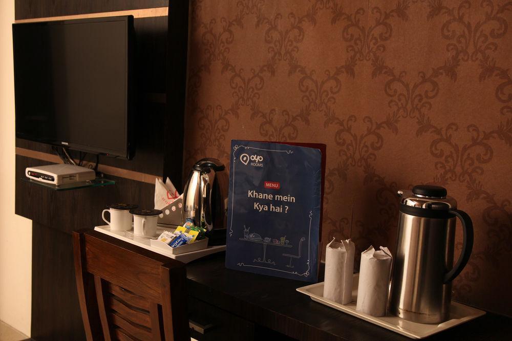 Oyo 905 Galaxy View Hotel Allāhābād Junction Exterior foto