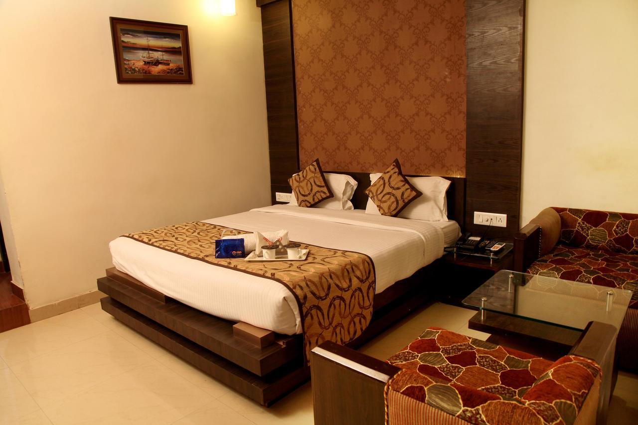 Oyo 905 Galaxy View Hotel Allāhābād Junction Exterior foto