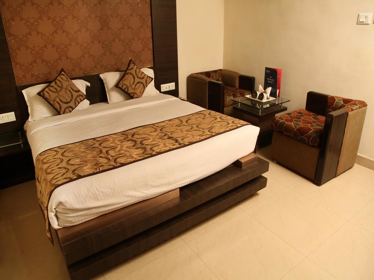 Oyo 905 Galaxy View Hotel Allāhābād Junction Exterior foto